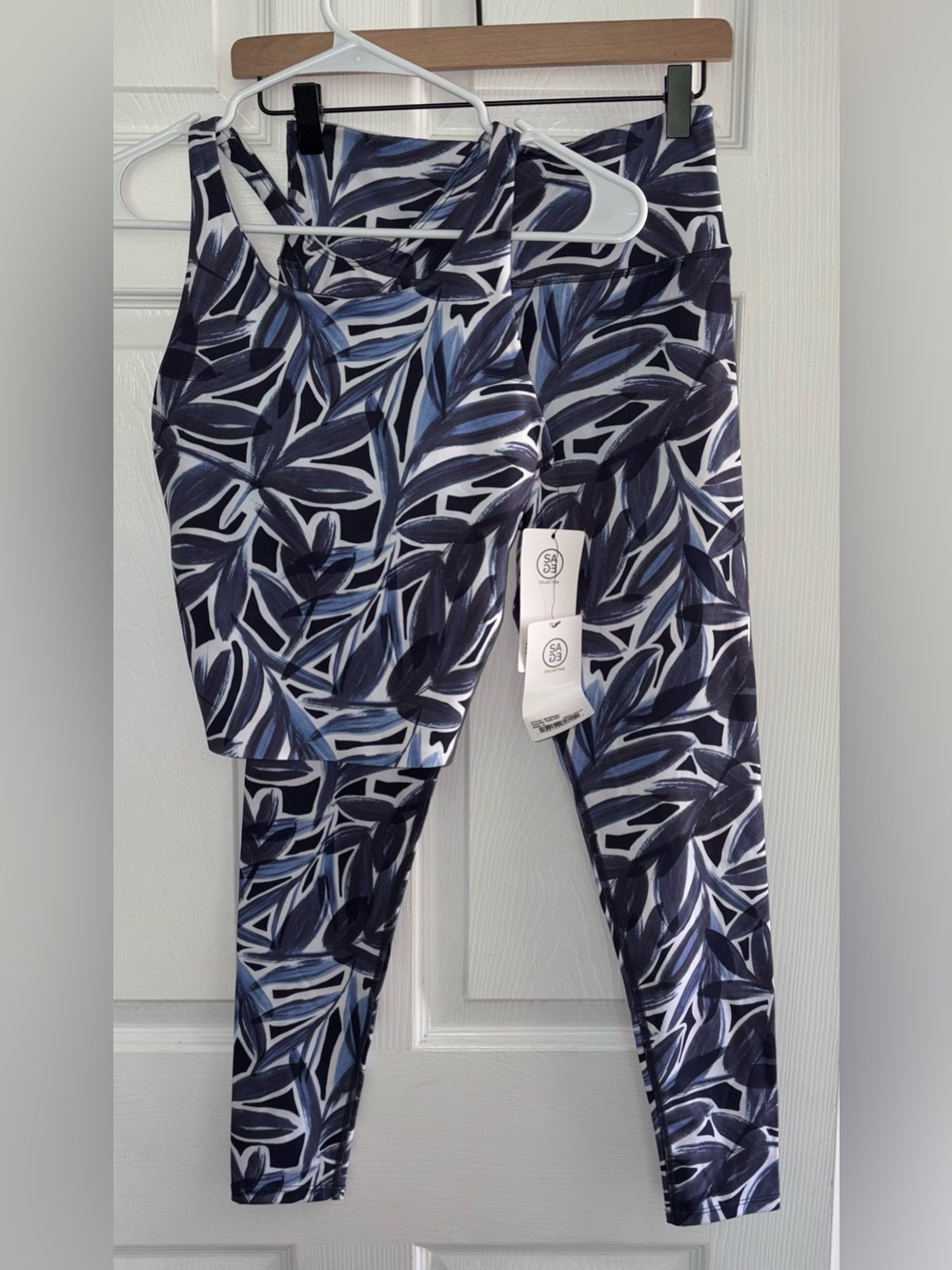 NEW Sage Collective Sports Bra and Leggings‎ Set Sage Leaf Print Size S - Picture 2 of 15